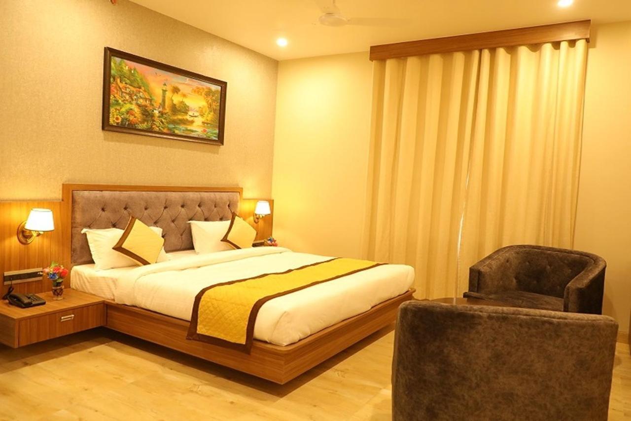 Pine Regency - Aravali'S Peak View Otel Udaipur Dış mekan fotoğraf